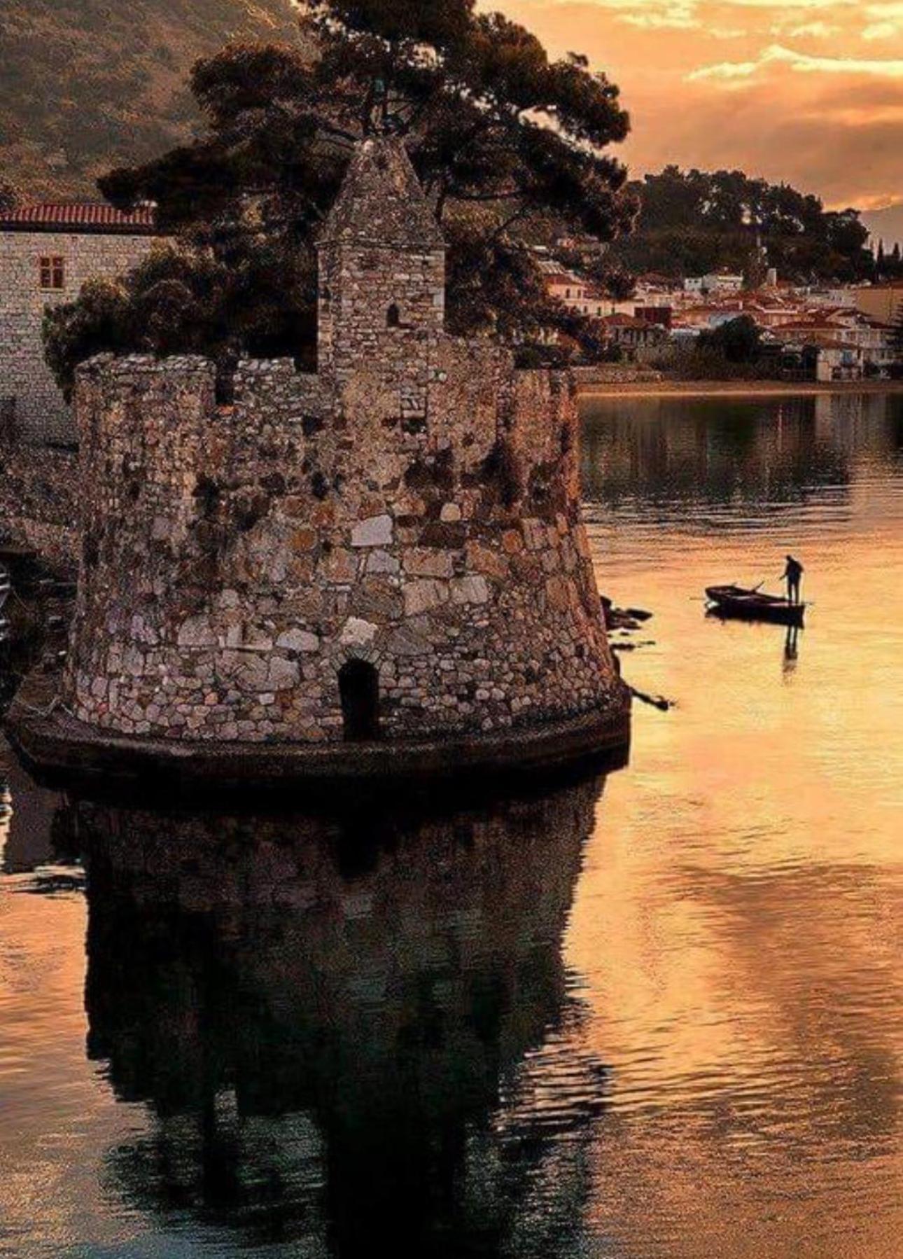 Nafpaktos-Luxury Suite エクステリア 写真